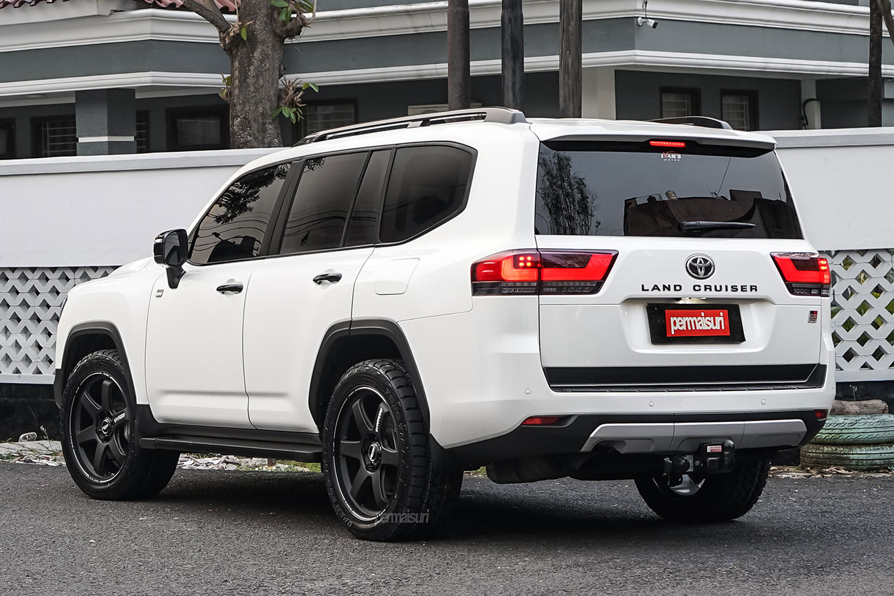 Rays Volk Racing TE37 Ultra X with Toyota Land Cruiser J300
