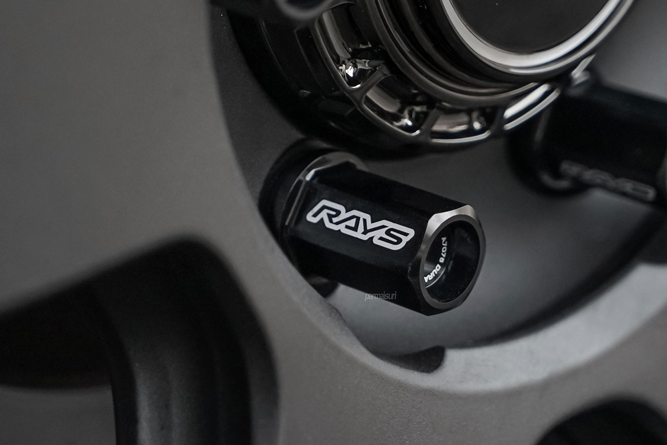 Rays Volk Racing TE37 Ultra X with Toyota Land Cruiser J300