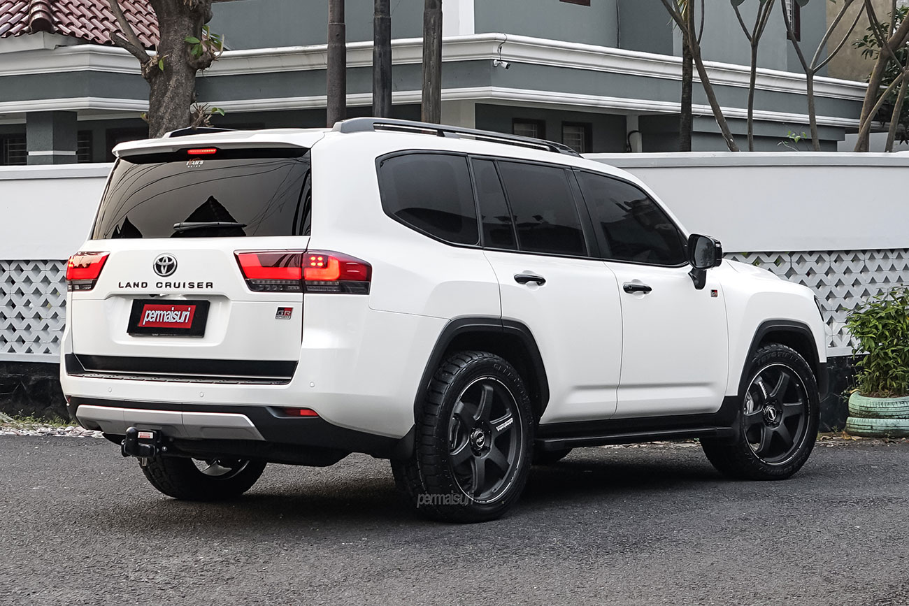 Rays Volk Racing TE37 Ultra X with Toyota Land Cruiser J300