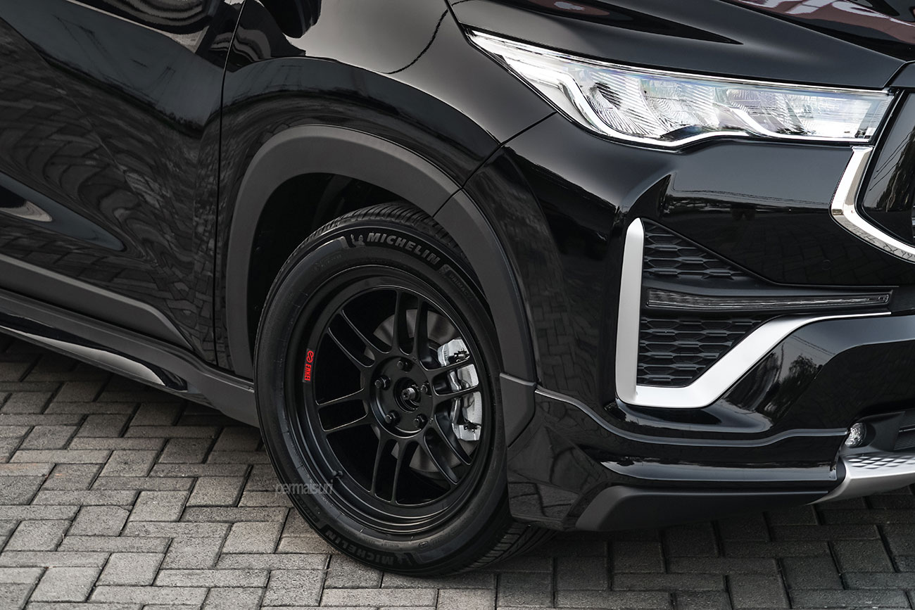 Enkei RPF1 with Toyota Innova Zenix