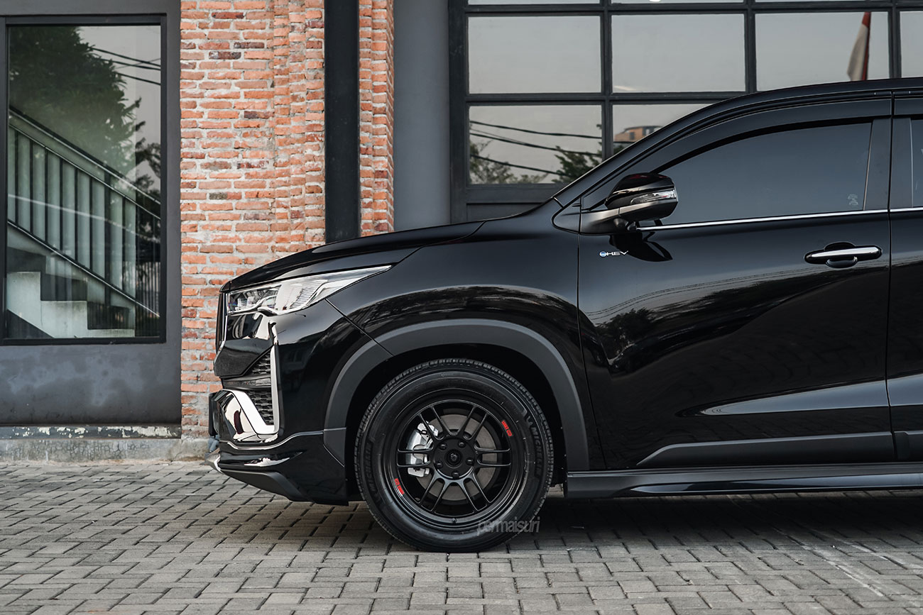 Enkei RPF1 with Toyota Innova Zenix
