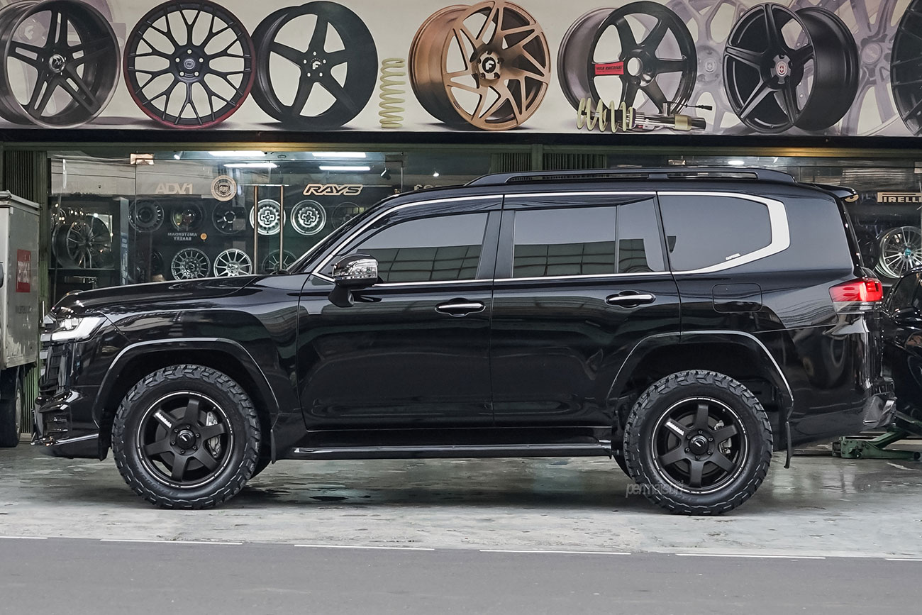 Rays Volk Racing TE37 Ultra X with Toyota Land Cruiser J300
