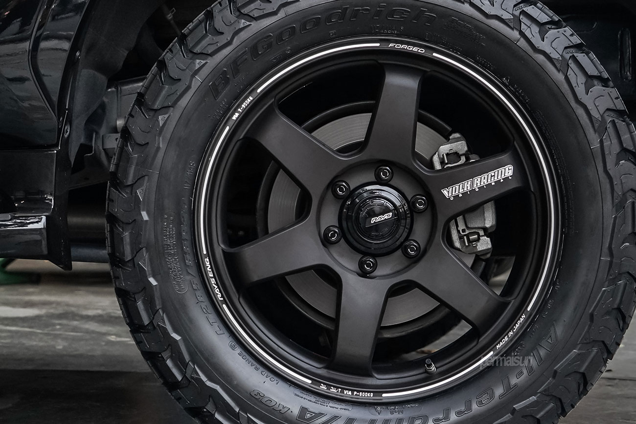Rays Volk Racing TE37 Ultra X with Toyota Land Cruiser J300