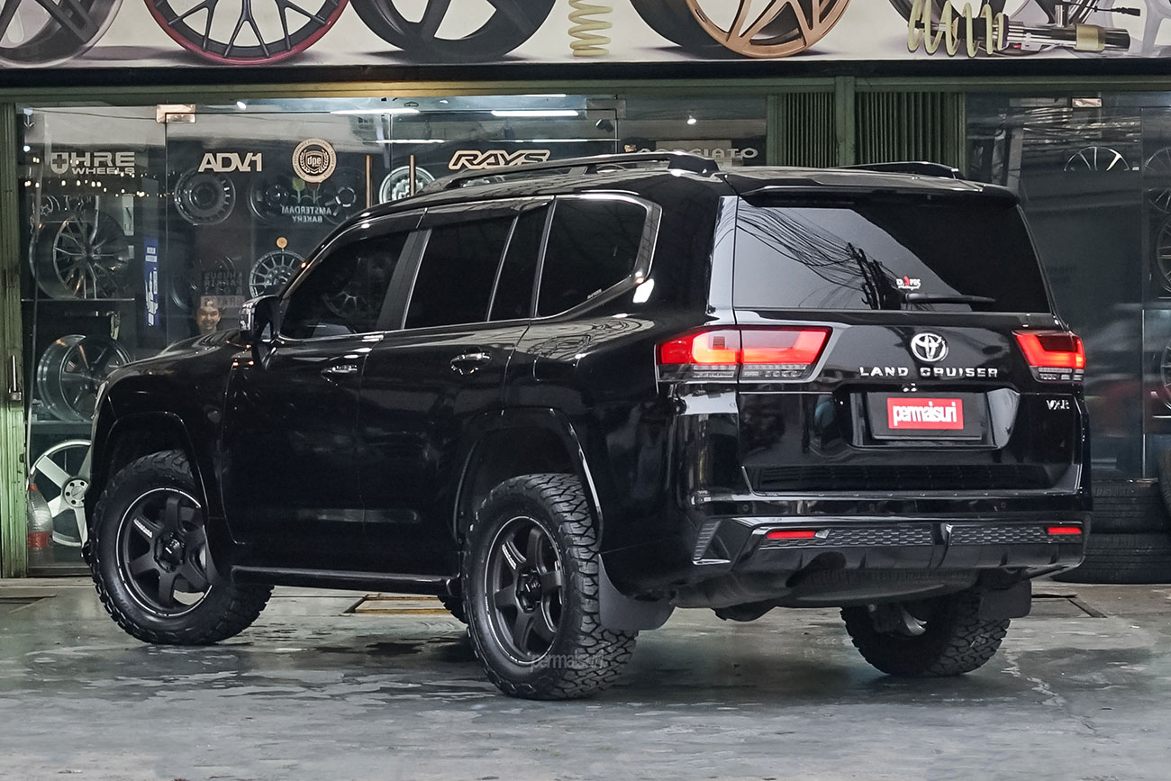 Rays Volk Racing TE37 Ultra X with Toyota Land Cruiser J300