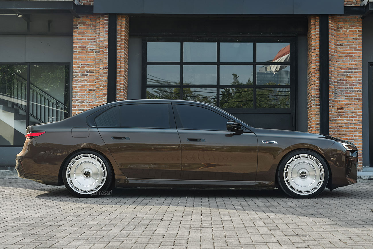 Vossen LC3-11T with BMW i7 G70