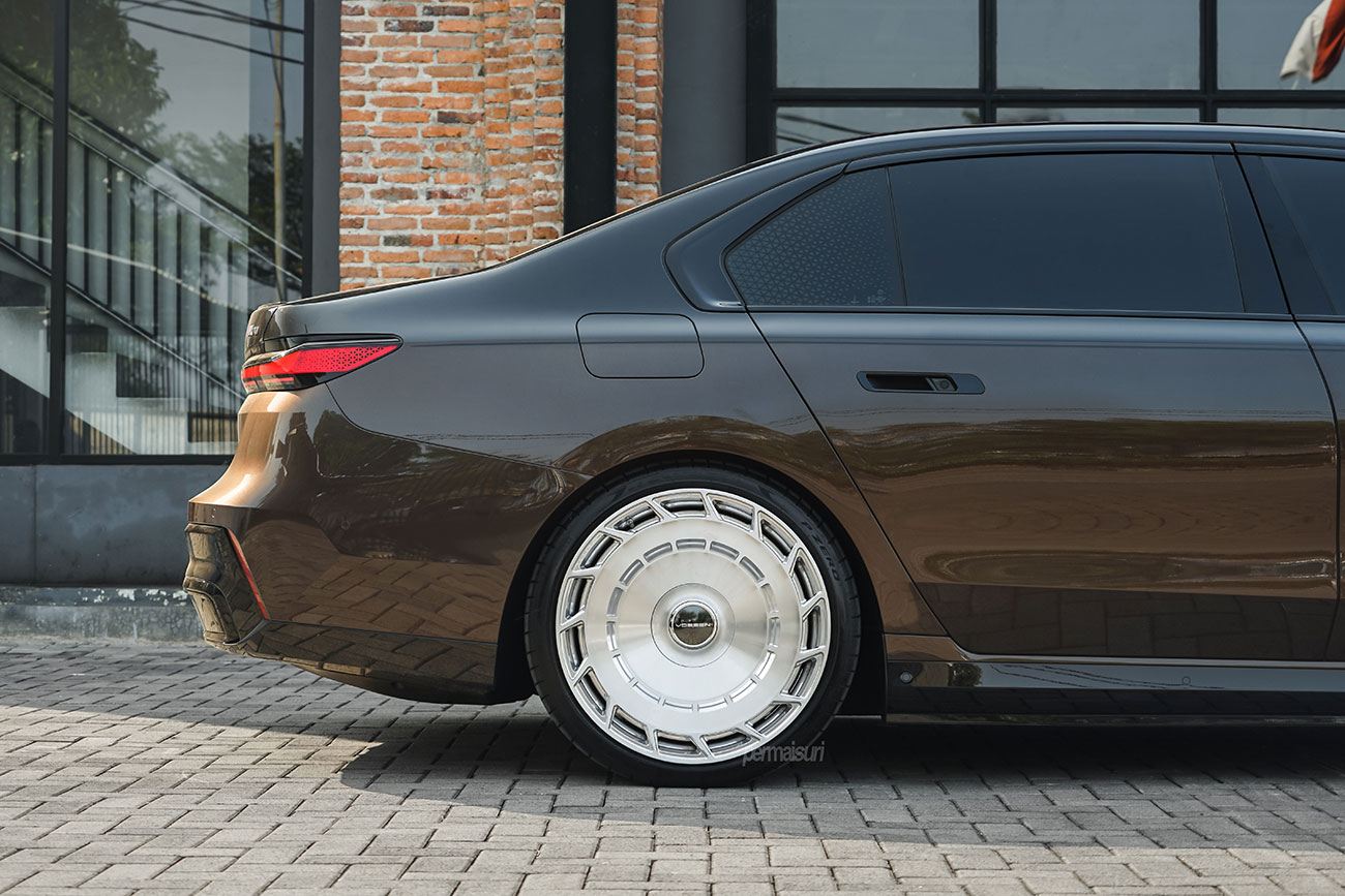 Vossen LC3-11T with BMW i7 G70