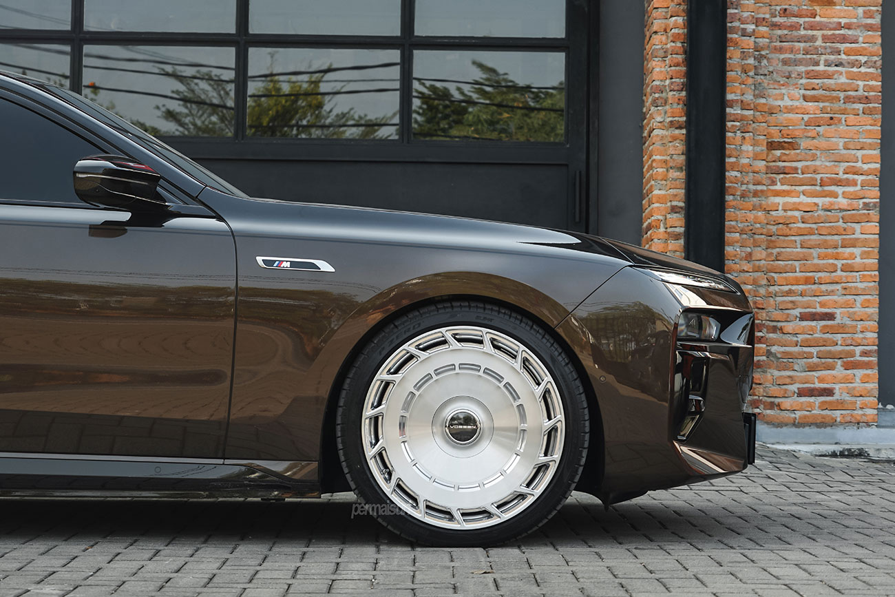 Vossen LC3-11T with BMW i7 G70