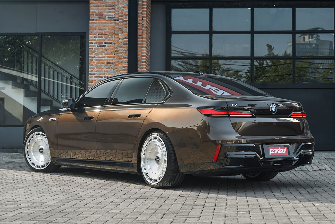 Vossen LC3-11T with BMW i7 G70