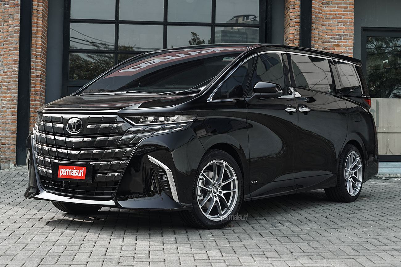 OZ Racing Leggera HLT with Toyota Alphard