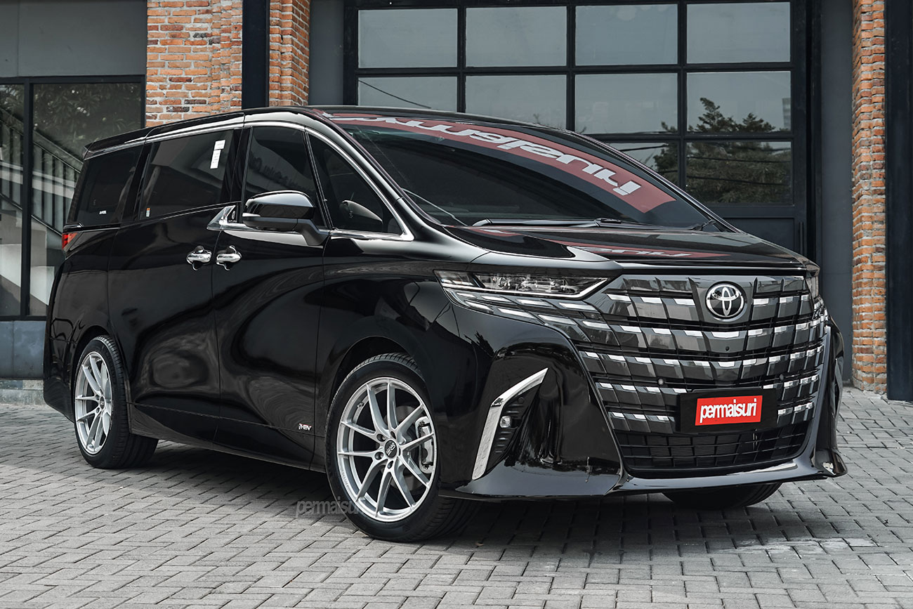 OZ Racing Leggera HLT with Toyota Alphard