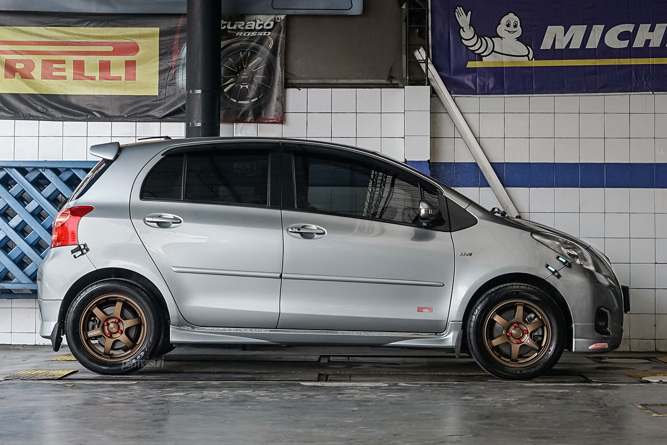 Rays Volk Racing TE37 Sonic with Toyota Yaris