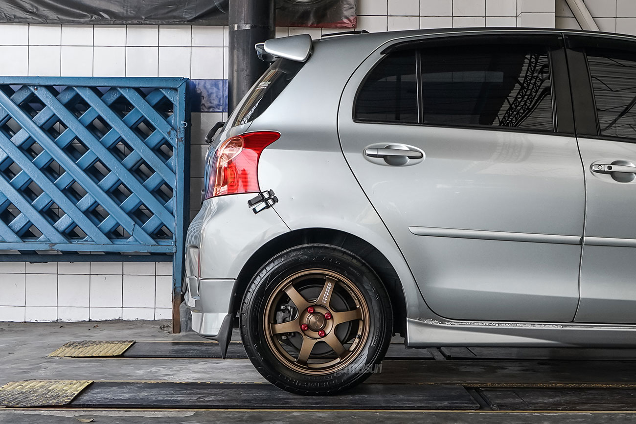 Rays Volk Racing TE37 Sonic with Toyota Yaris