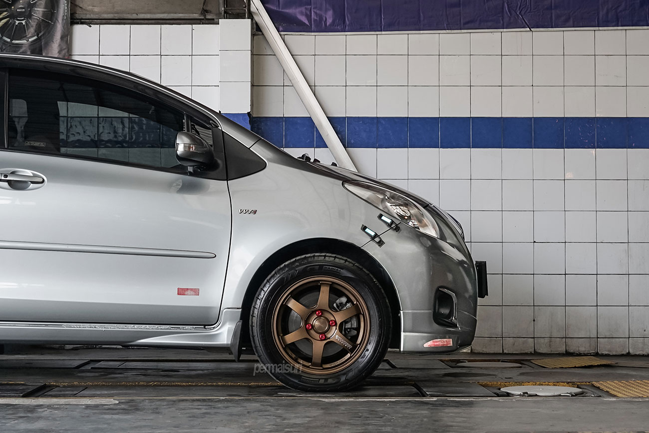 Rays Volk Racing TE37 Sonic with Toyota Yaris