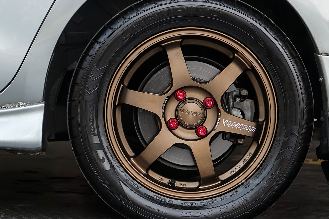 Rays Volk Racing TE37 Sonic with Toyota Yaris