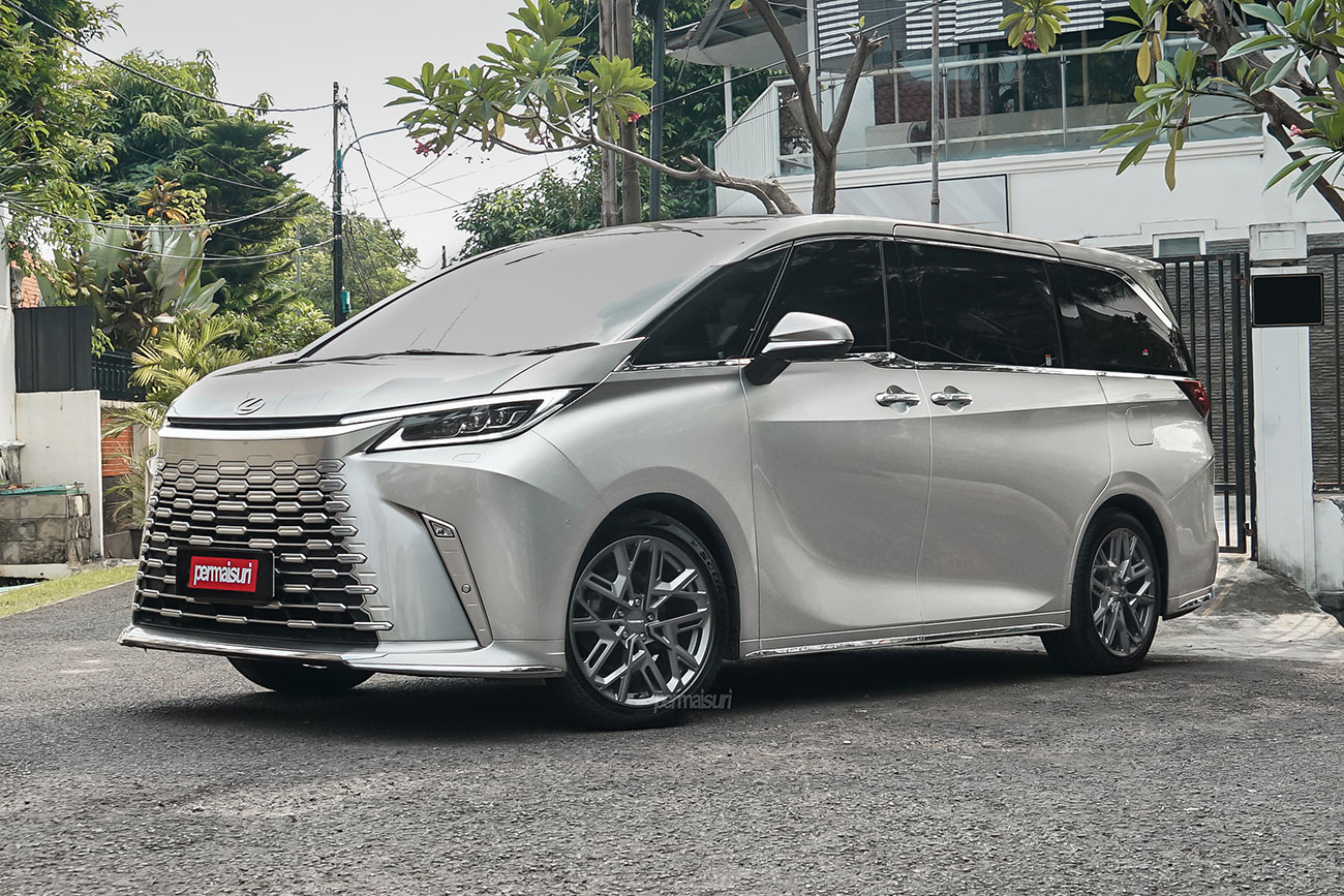 Facewheels FW1035 with Lexus LM350h 