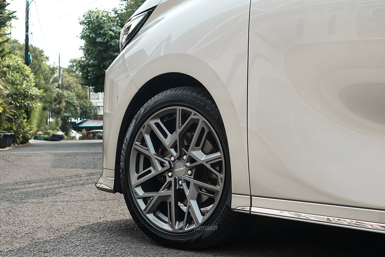 Facewheels FW1035 with Lexus LM350h 