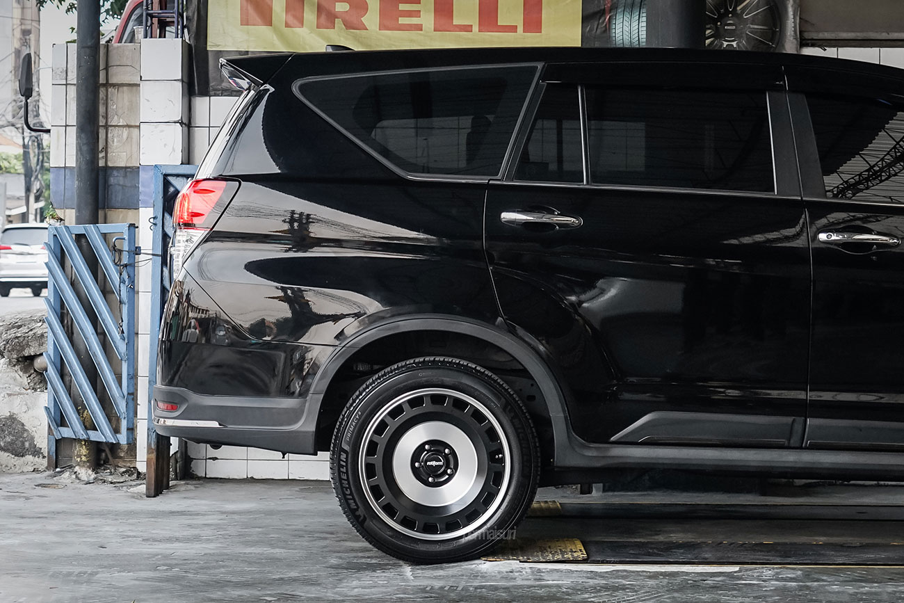 Rotiform ZBF with Toyota Innova Venturer
