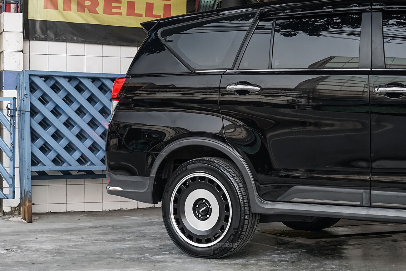 Rotiform ZBF with Toyota Innova Venturer
