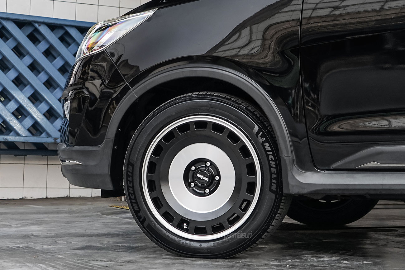 Rotiform ZBF with Toyota Innova Venturer