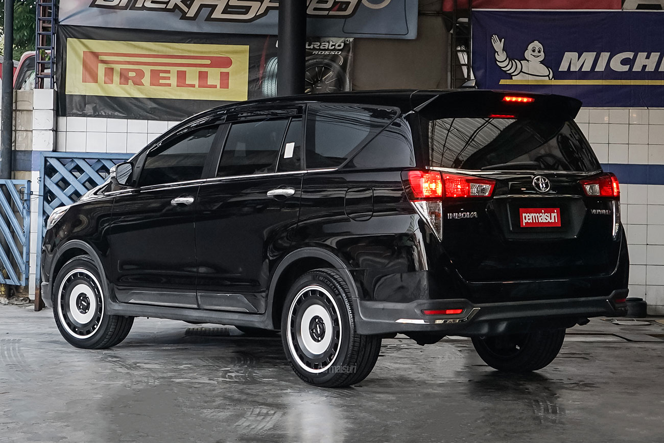 Rotiform ZBF with Toyota Innova Venturer