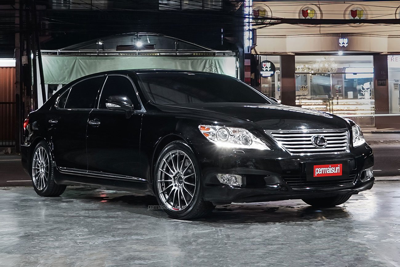 Enkei Racing RS05RR with Lexus LS460L