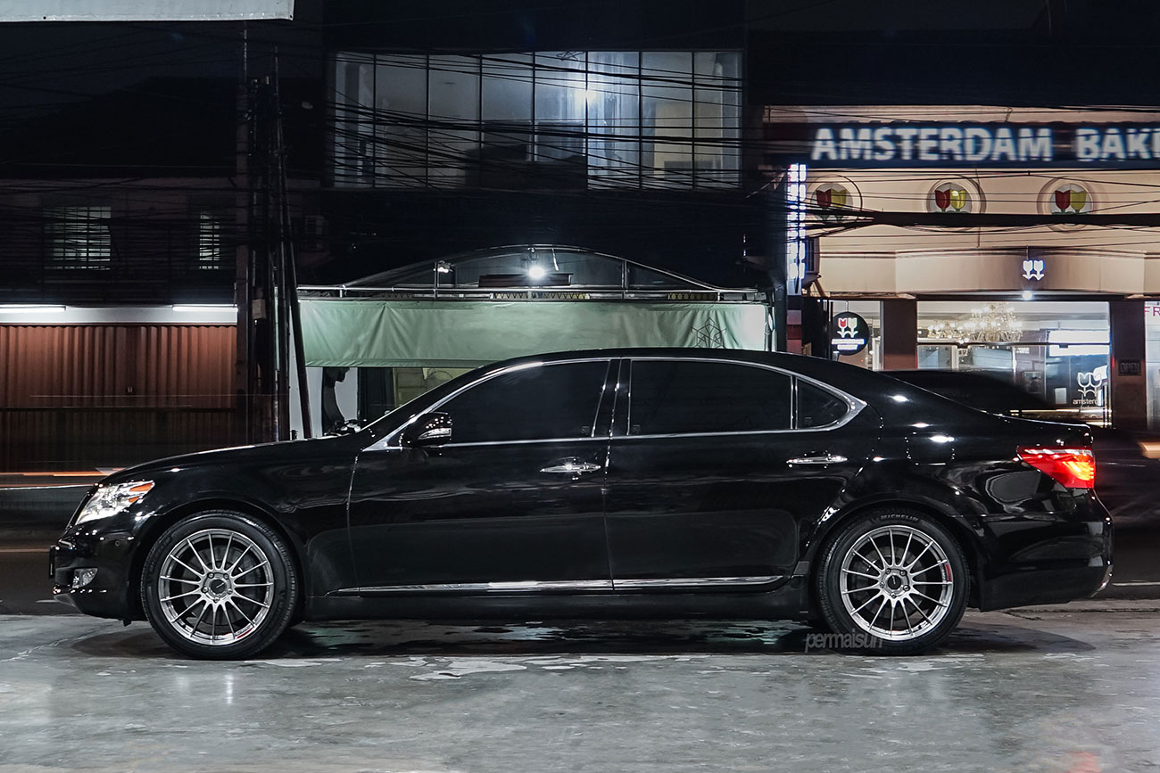 Enkei Racing RS05RR with Lexus LS460L
