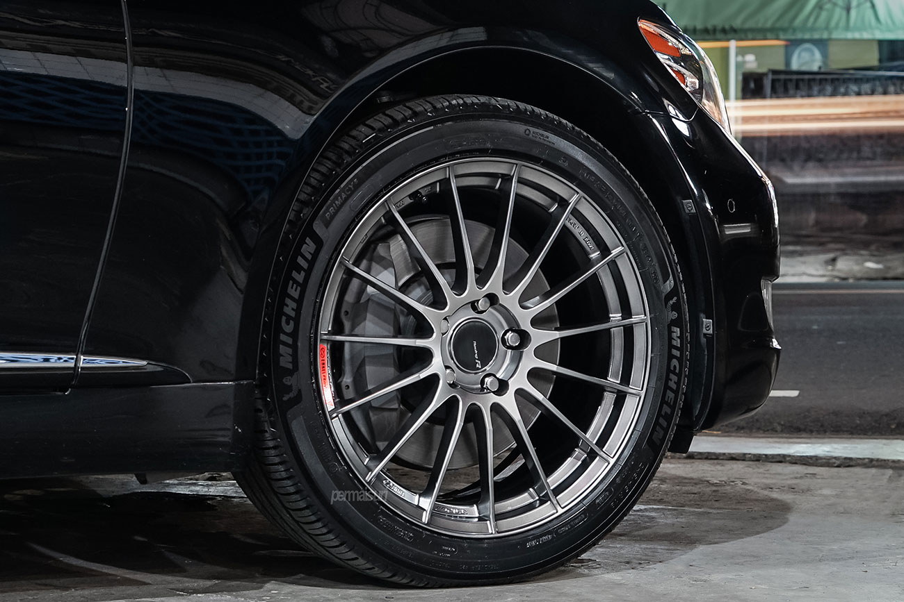 Enkei Racing RS05RR with Lexus LS460L