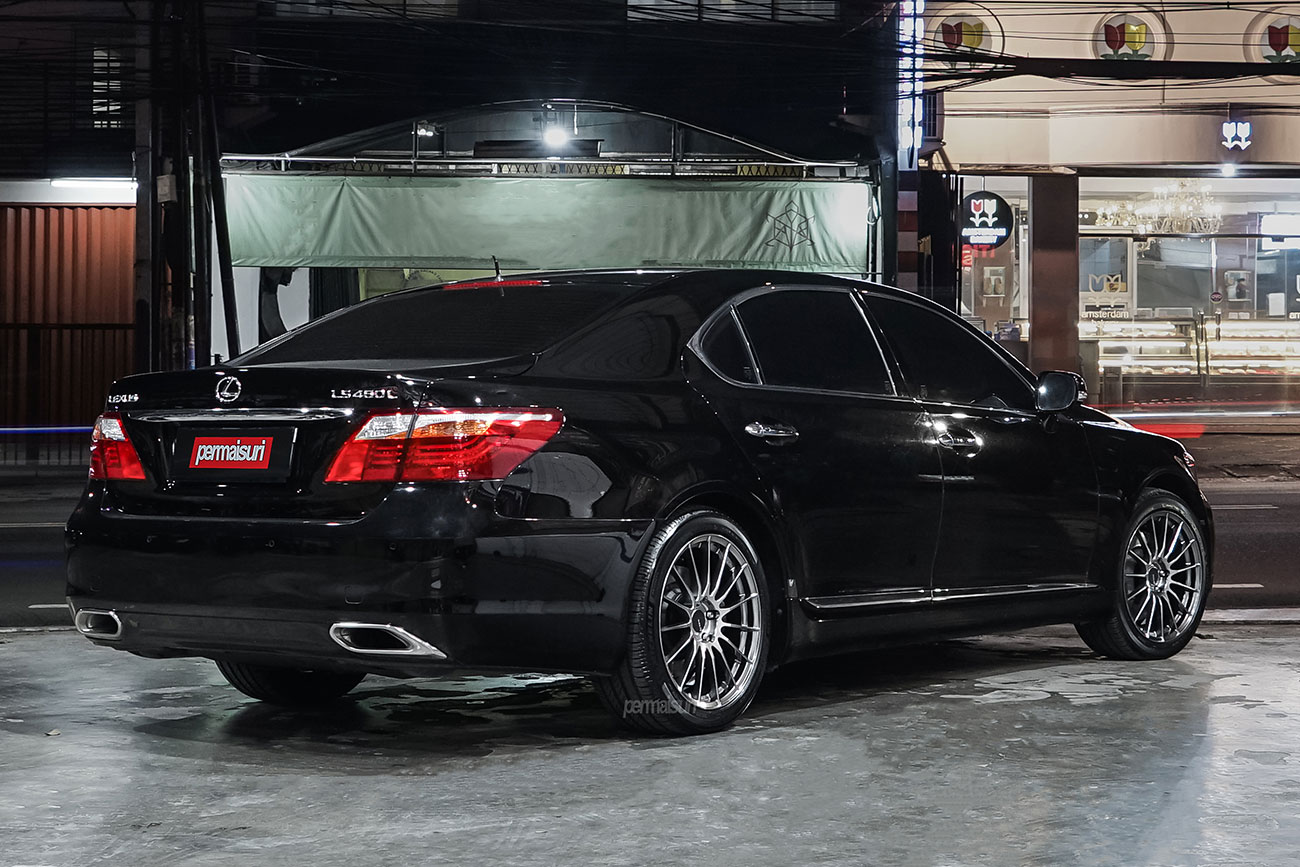 Enkei Racing RS05RR with Lexus LS460L