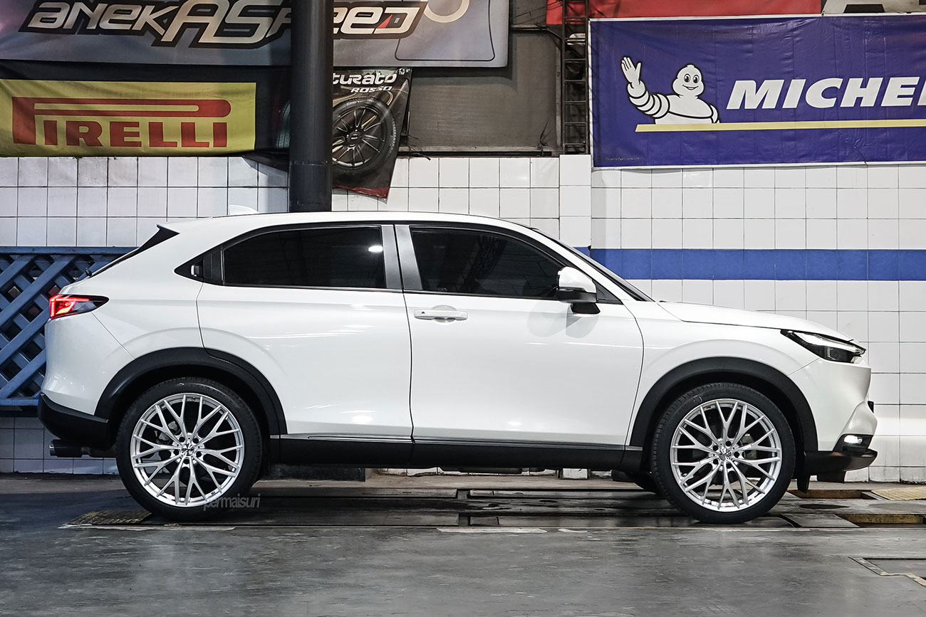 Weds Leonis MX with Honda HR-V