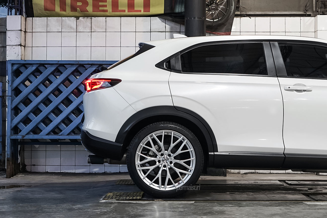 Weds Leonis MX with Honda HR-V