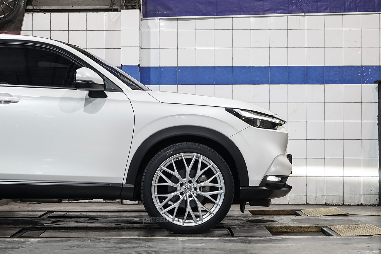 Weds Leonis MX with Honda HR-V