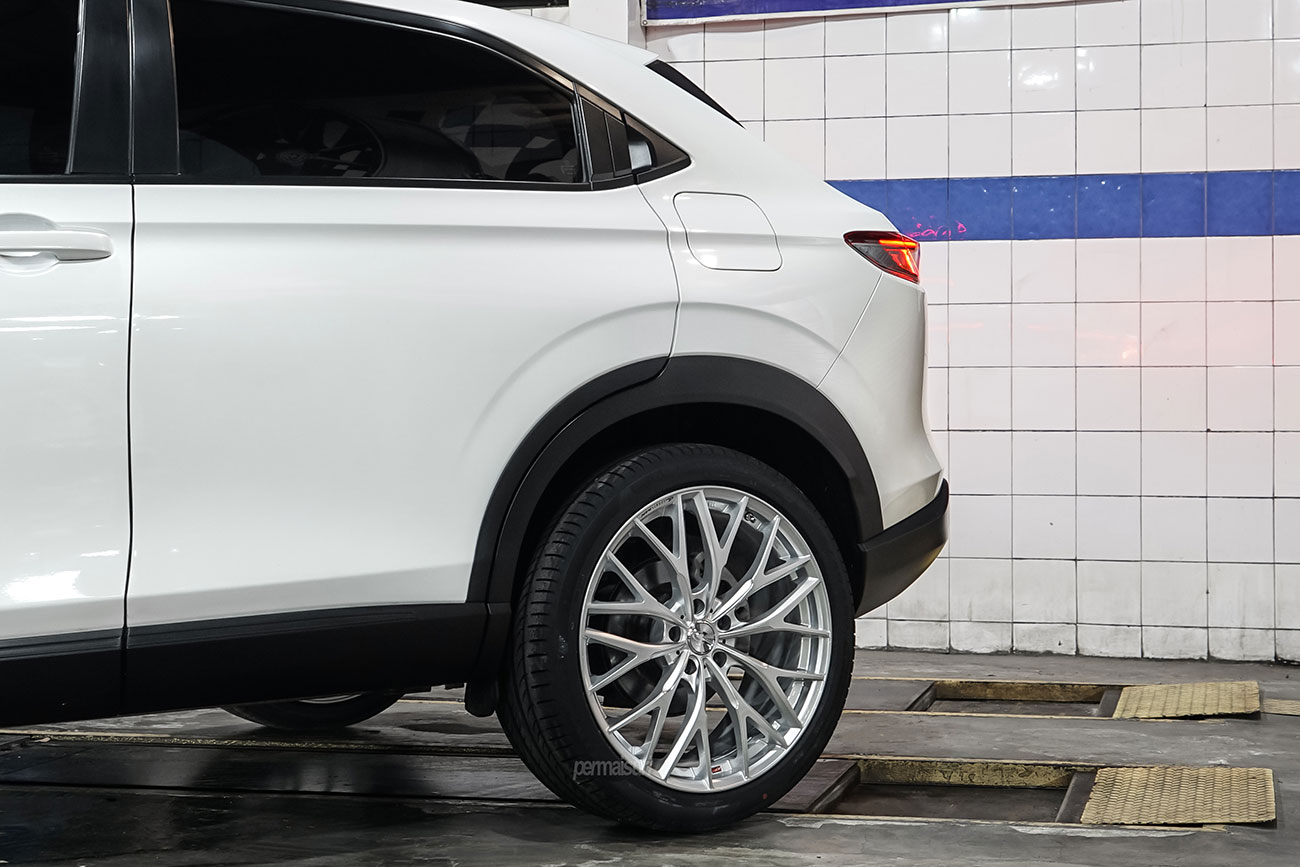 Weds Leonis MX with Honda HR-V