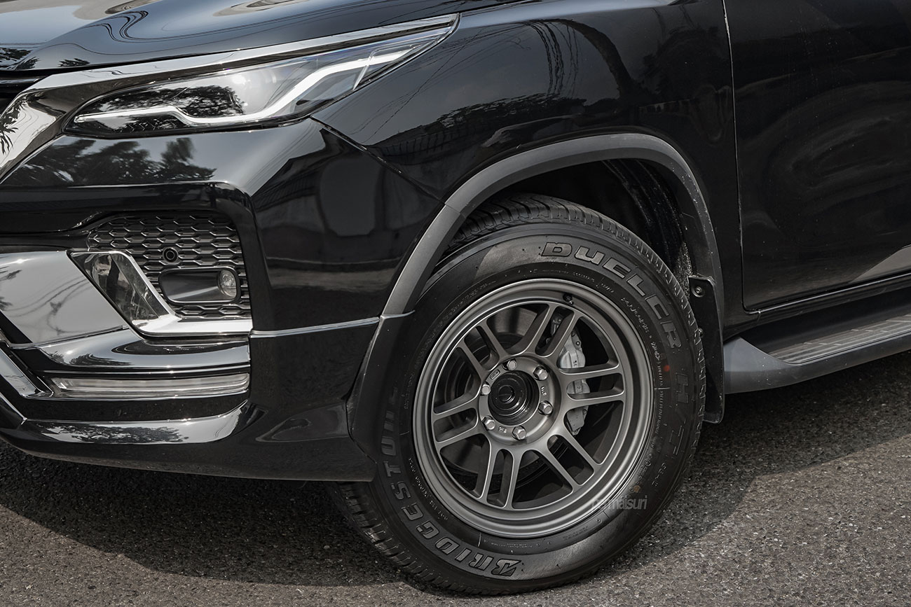 Enkei RPT1 with Toyota Fortuner
