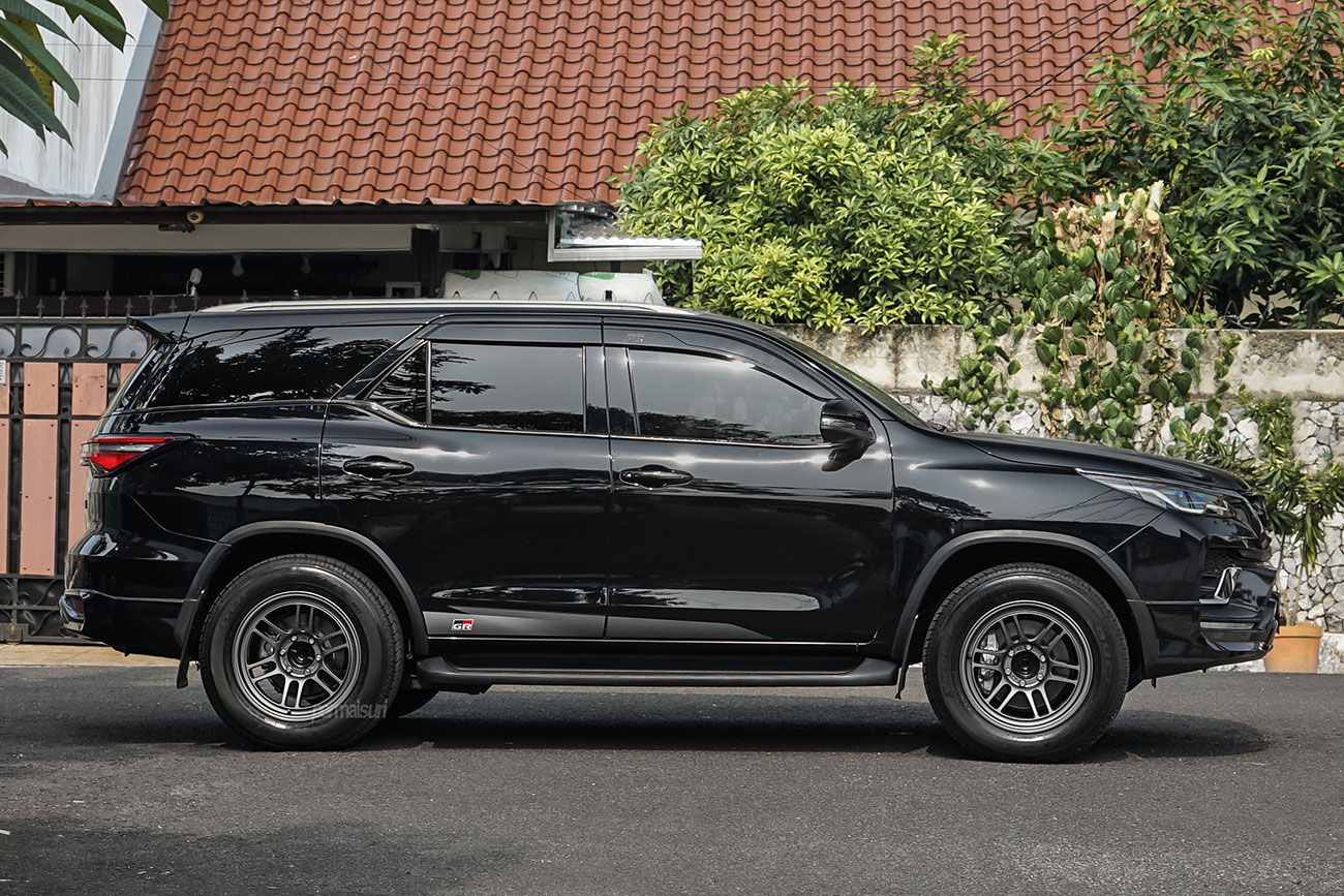 Enkei RPT1 with Toyota Fortuner