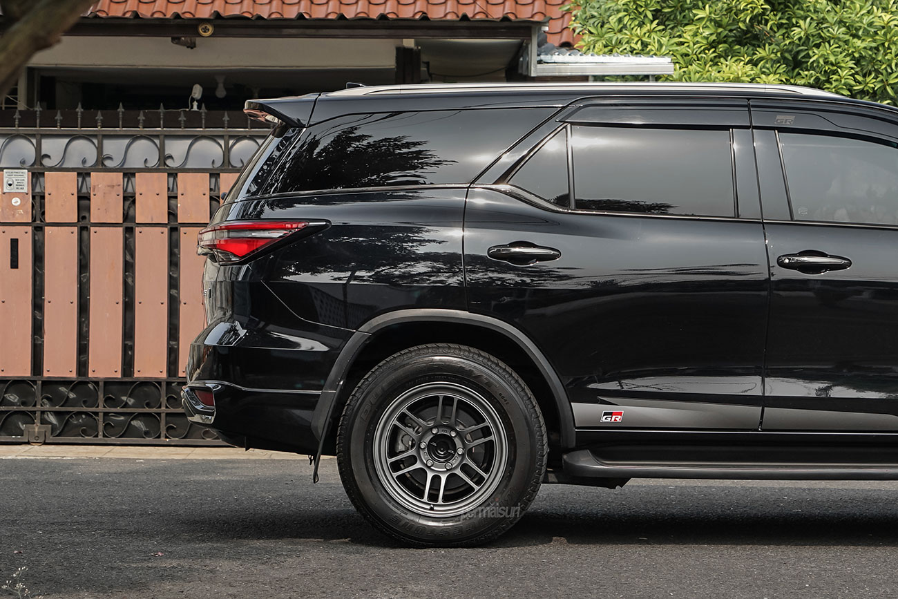 Enkei RPT1 with Toyota Fortuner