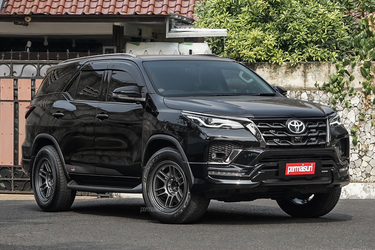 Enkei RPT1 with Toyota Fortuner