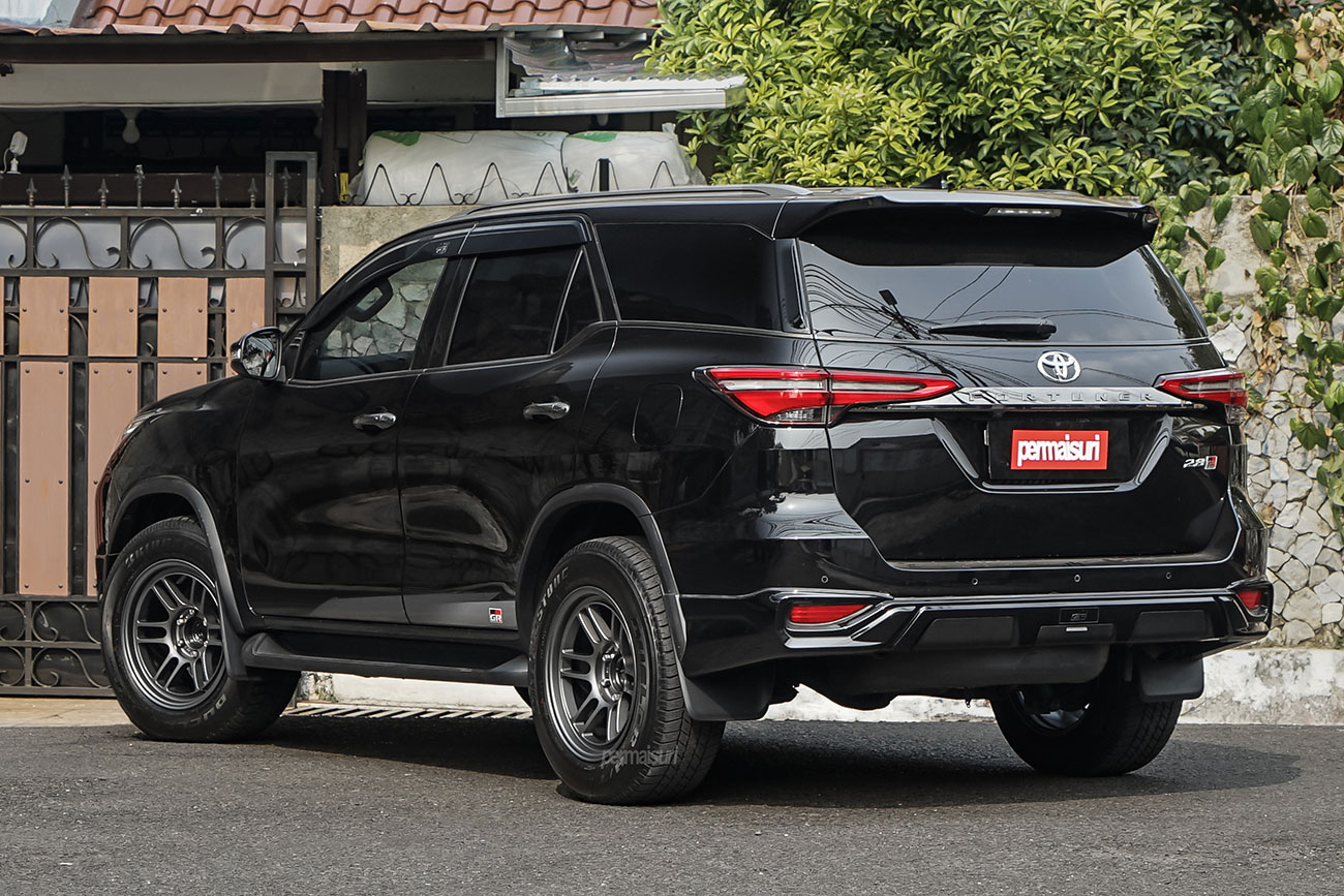 Enkei RPT1 with Toyota Fortuner