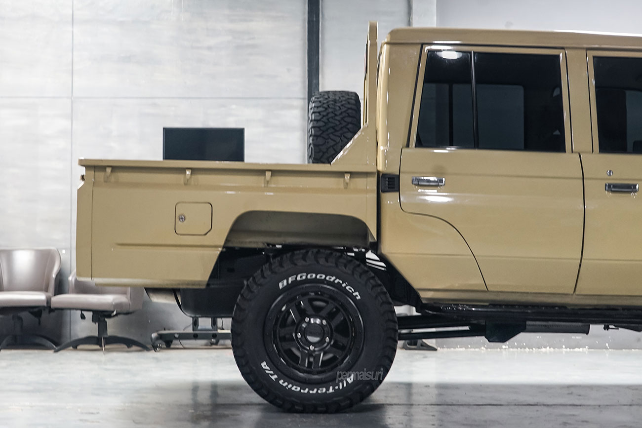 KMC Recon with Toyota Land Cruiser J70