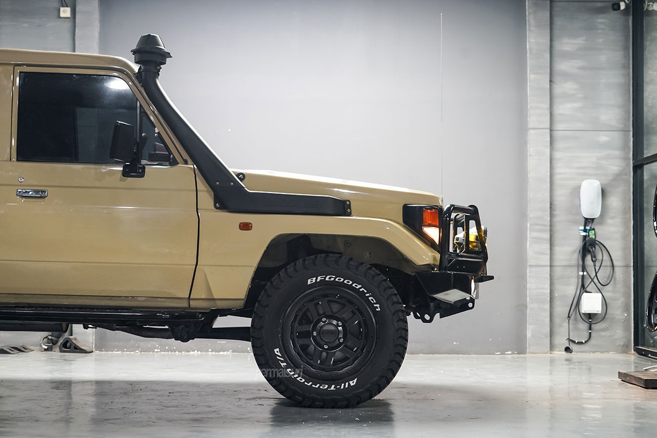 KMC Recon with Toyota Land Cruiser J70