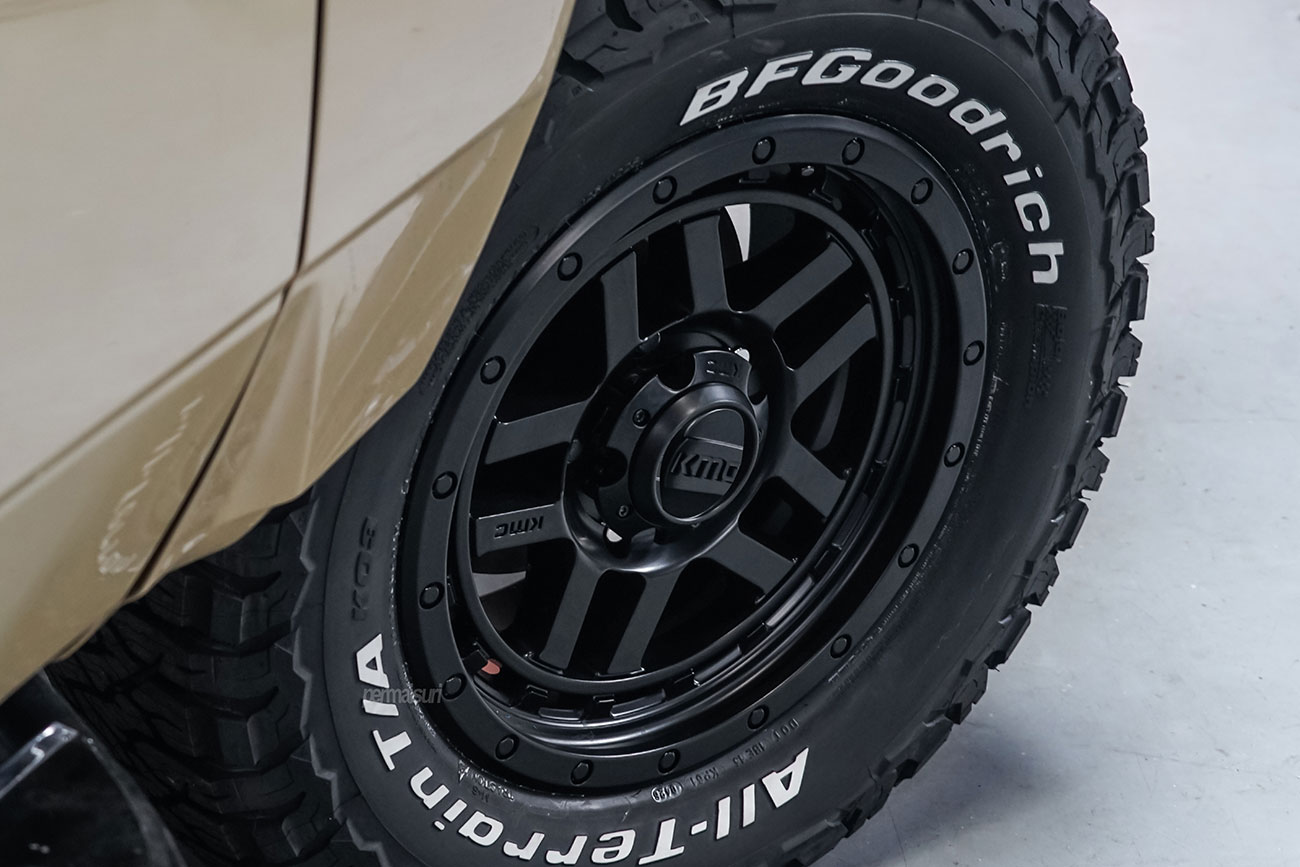 KMC Recon with Toyota Land Cruiser J70