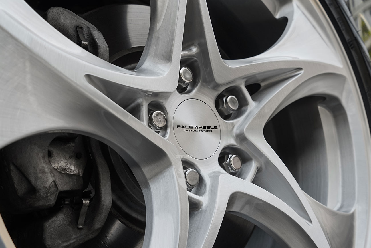 Facewheels FW1034 with Denza D9