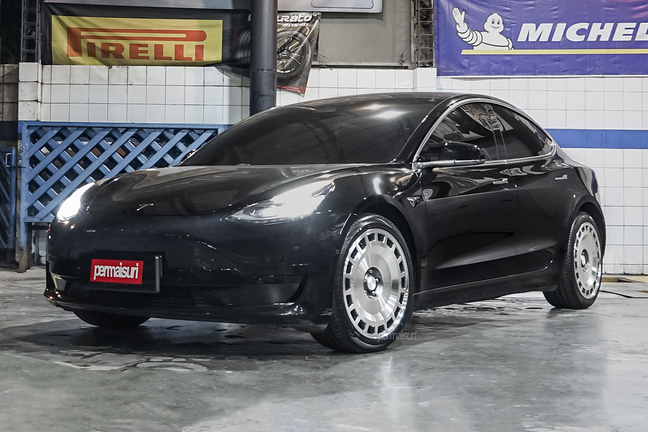 Rotiform ZBF with Tesla Model 3
