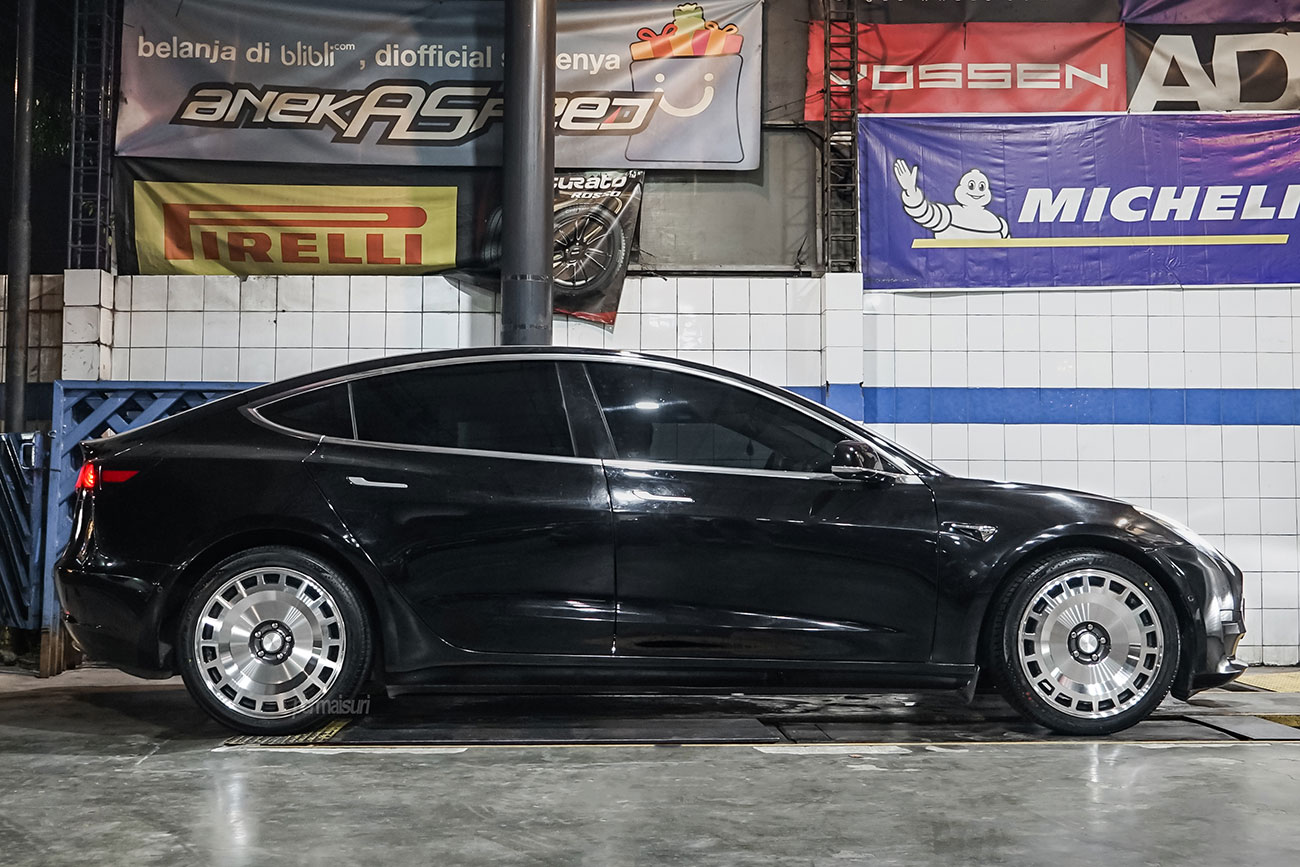 Rotiform ZBF with Tesla Model 3