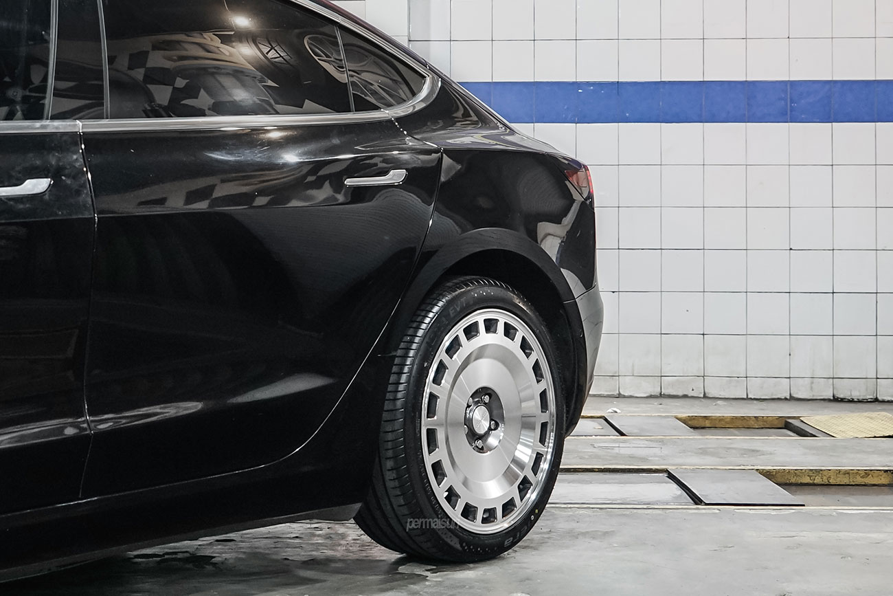 Rotiform ZBF with Tesla Model 3