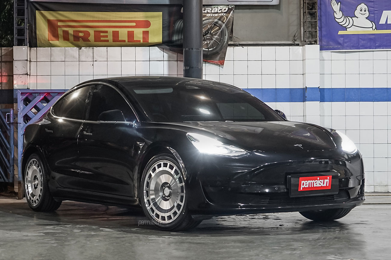Rotiform ZBF with Tesla Model 3