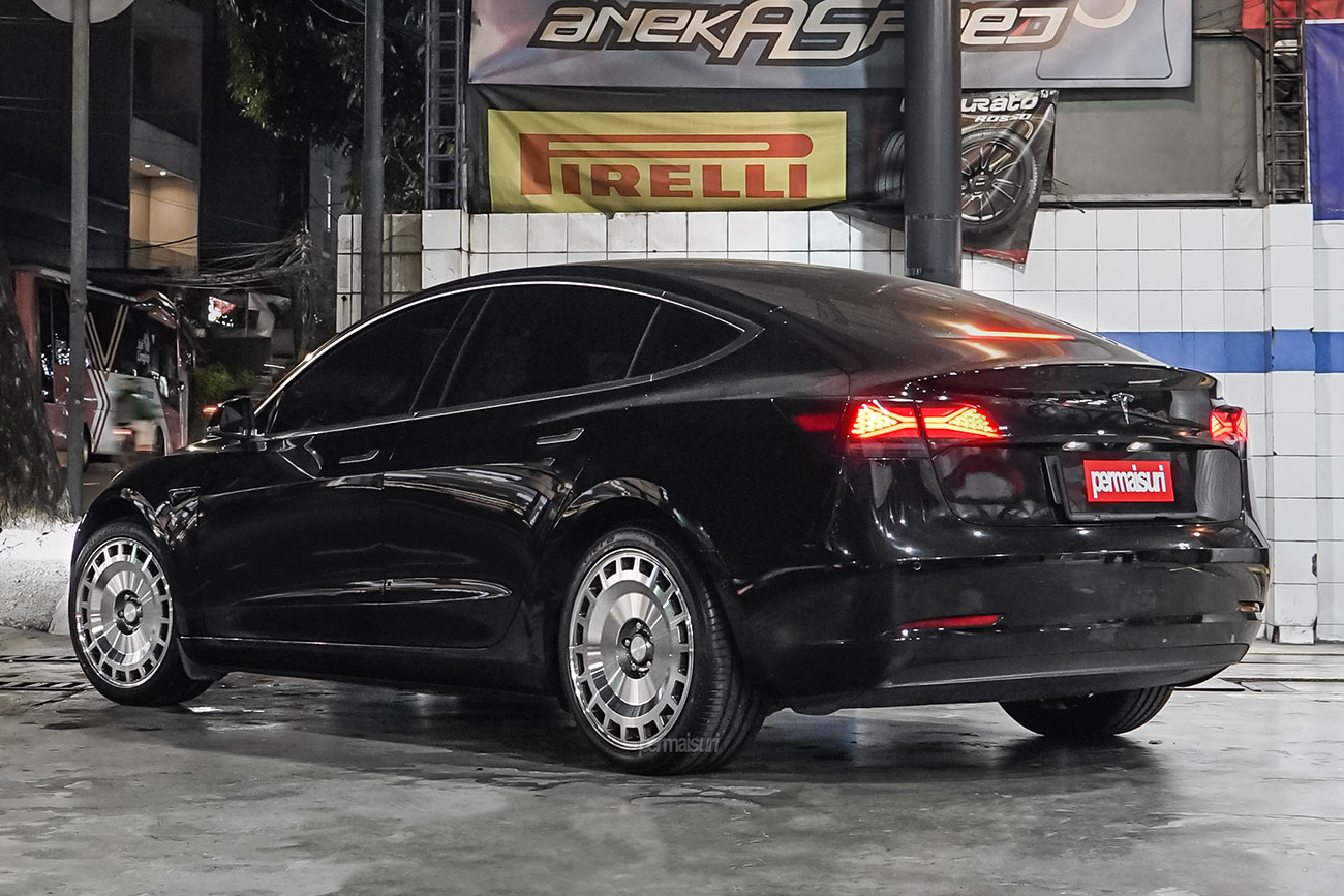 Rotiform ZBF with Tesla Model 3