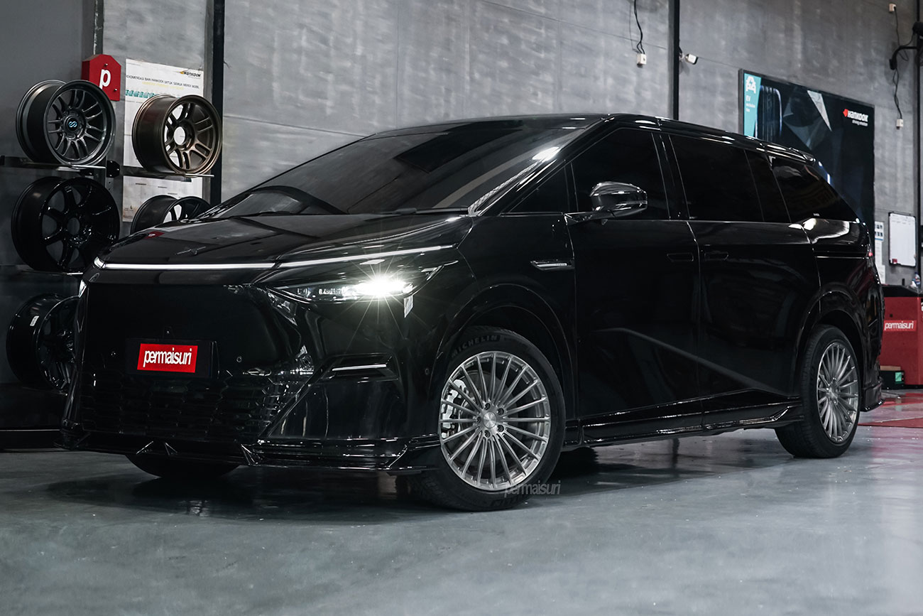 SRC SR03 with XPeng X9
