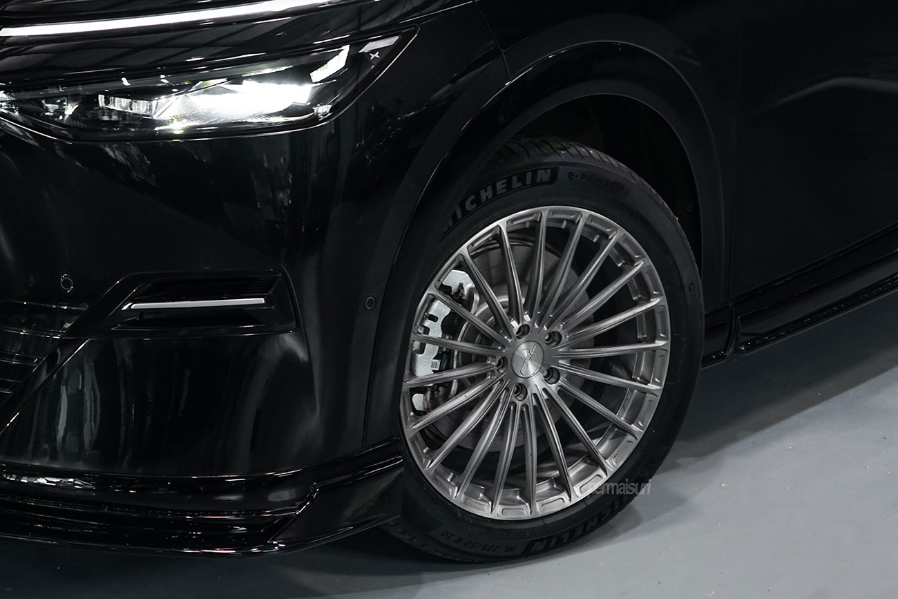 SRC SR03 with XPeng X9