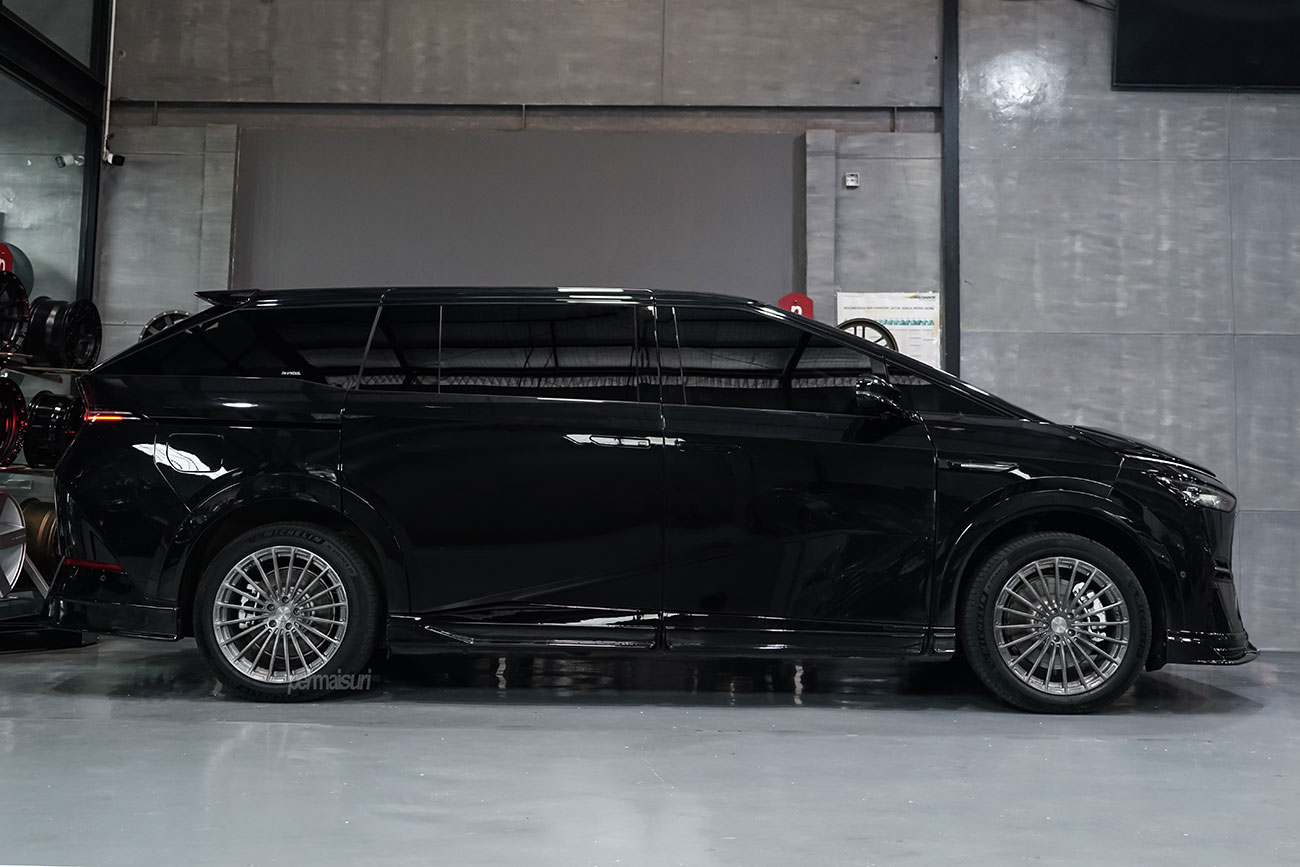 SRC SR03 with XPeng X9