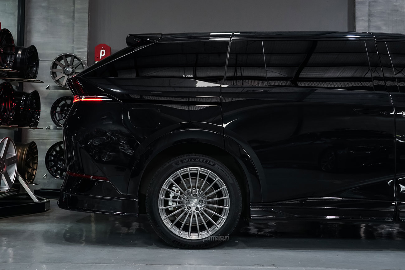 SRC SR03 with XPeng X9